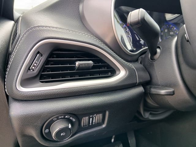 New 2026 Chrysler Pacifica Select AWD/4WD image 29