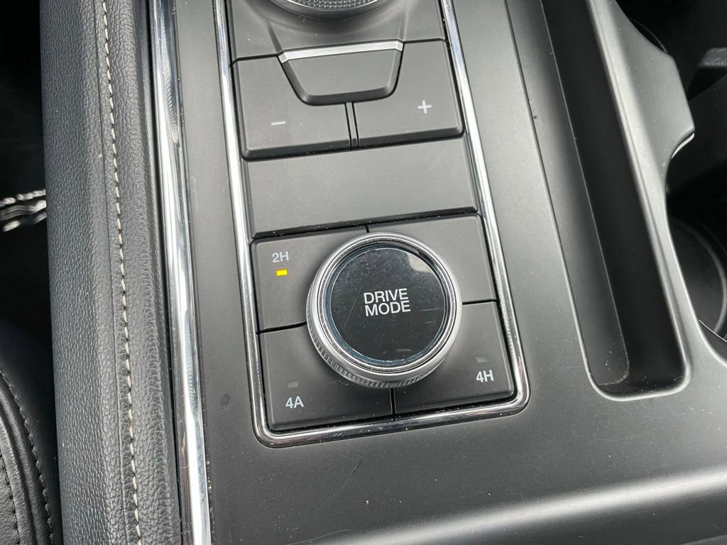 Used 2024 Ford Expedition XLT image 15