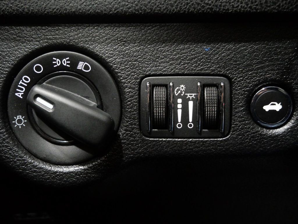 Used 2019 Dodge Charger SXT w/ Leather Interior Group image 14