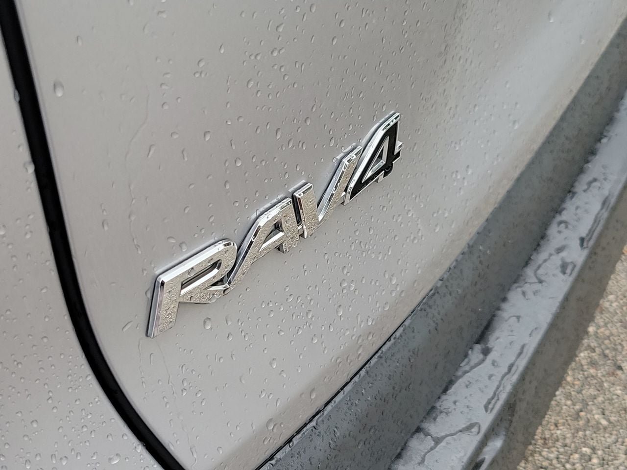 Used 2020 Toyota RAV4 XLE w/ Convenience Package AWD/4WD image 6