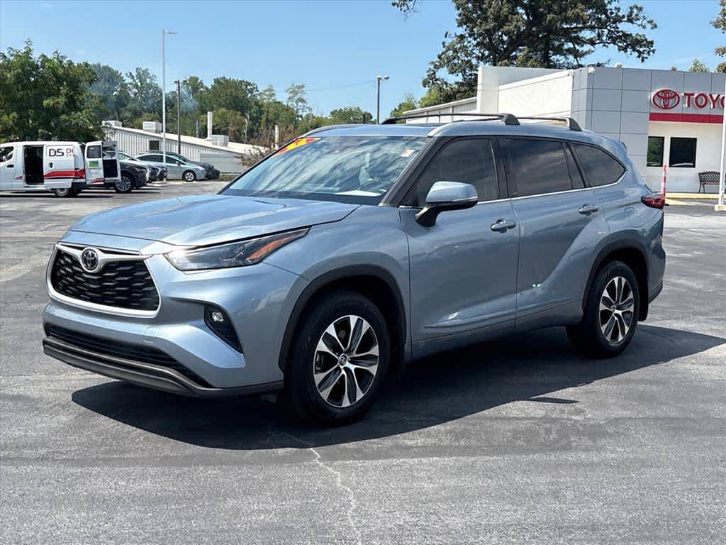 Used 2022 Toyota Highlander XLE AWD/4WD image 24