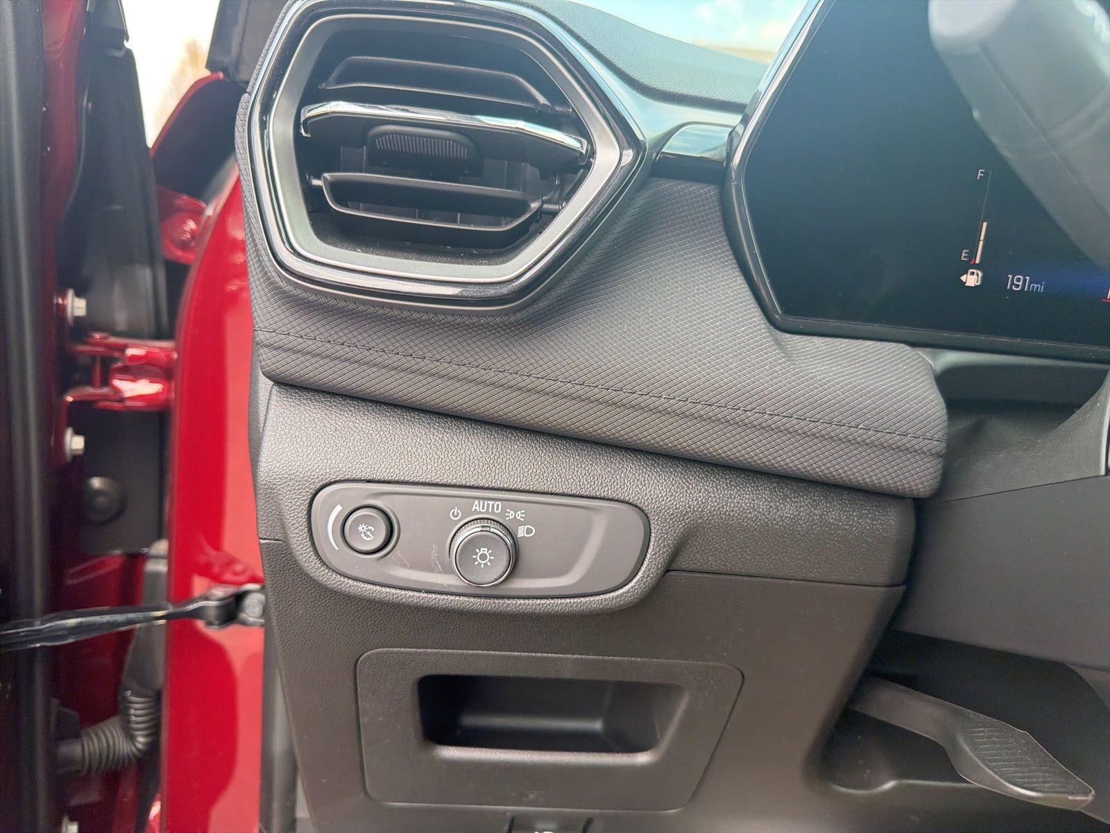 Used 2024 Chevrolet TrailBlazer LT w/ LT Cold Weather Package image 17