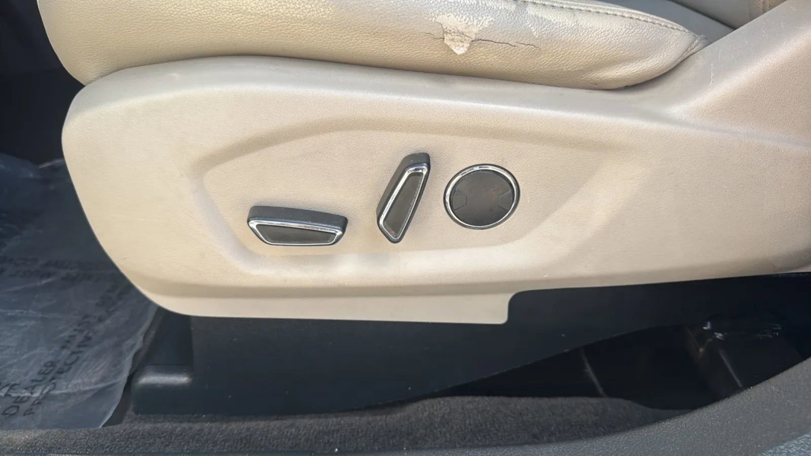 Used 2018 Ford Explorer XLT w/ Equipment Group 202A FWD image 17