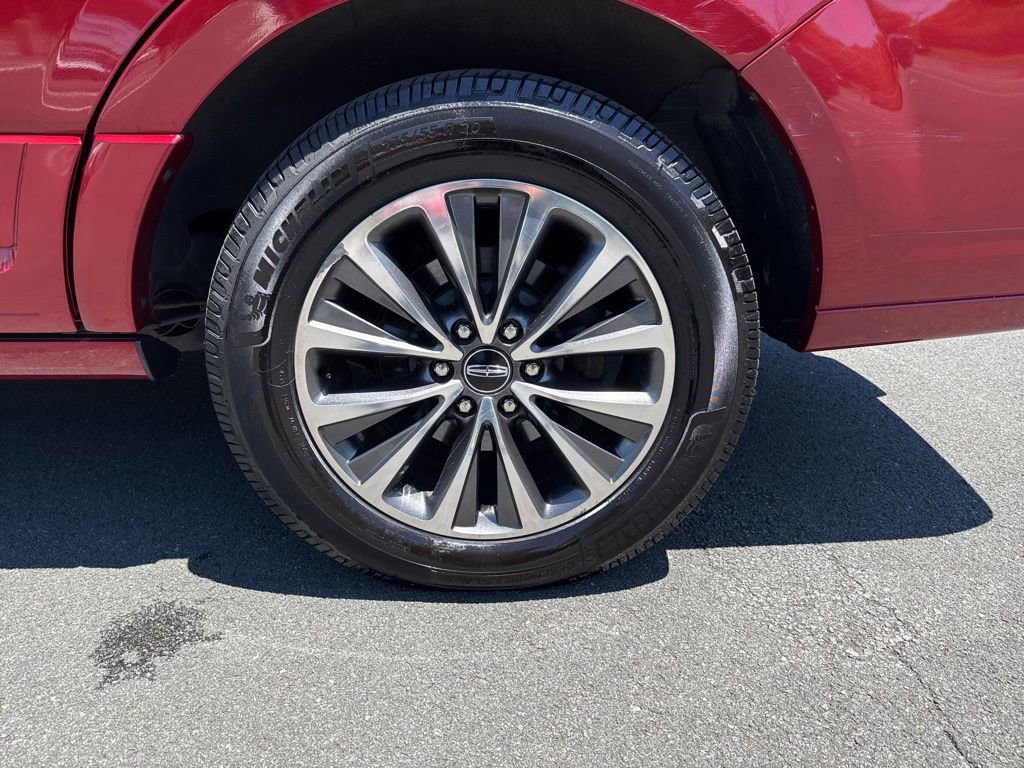Used 2016 Lincoln Navigator Select AWD/4WD image 11