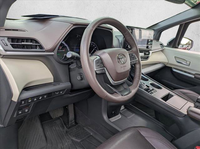 Certified 2023 Toyota Sienna Platinum image 10