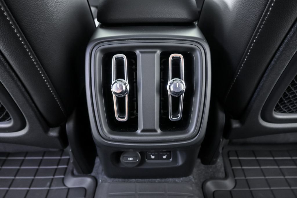 New 2026 Volvo XC40 B4 Plus w/ Protection Package Premier image 19