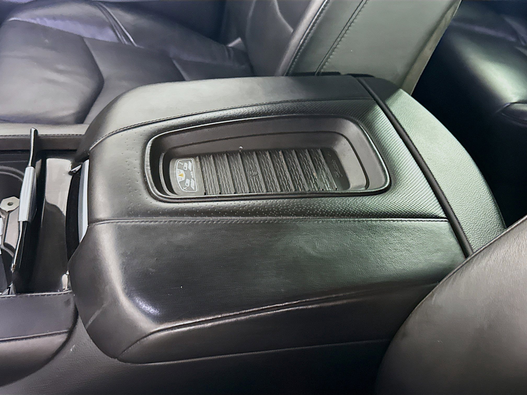 Used 2019 Cadillac Escalade Platinum w/ Escalade Sport Edition image 18