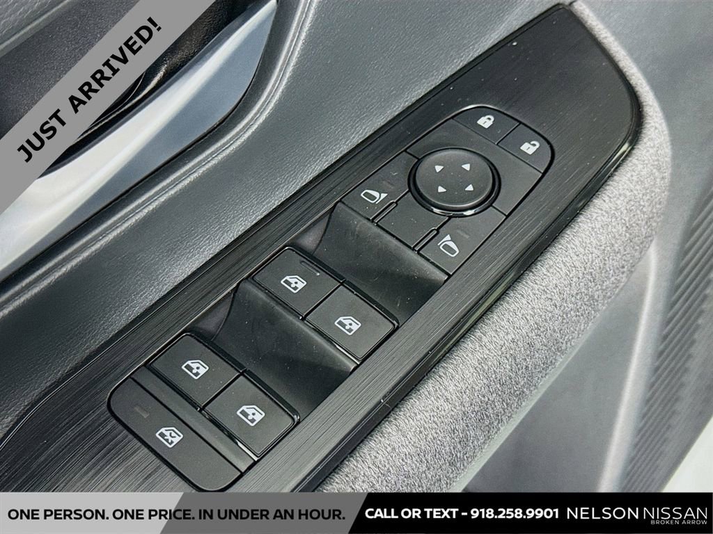 Certified 2025 Nissan Kicks SV image 16