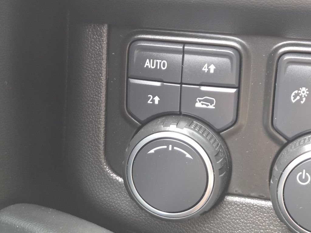 Used 2021 Chevrolet Suburban RST w/ Luxury Package AWD/4WD image 6