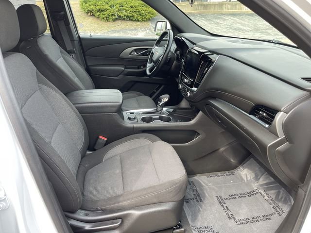 Used 2023 Chevrolet Traverse LT FWD image 17