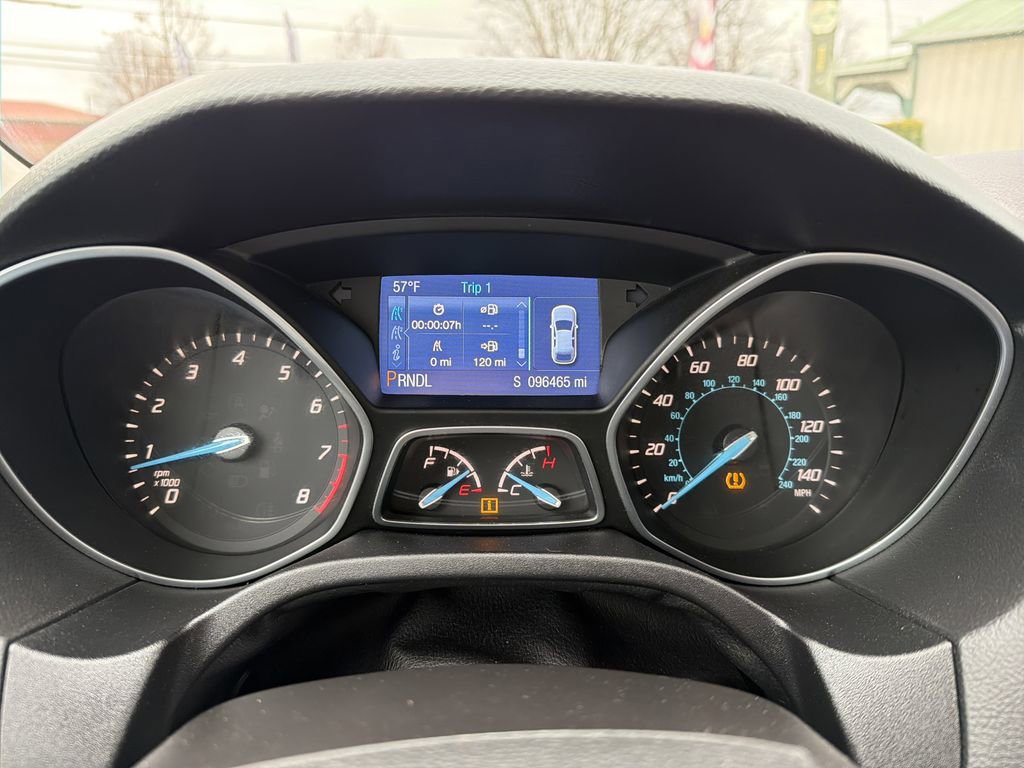 Used 2014 Ford Focus SE w/ SE Winter Package FWD image 14