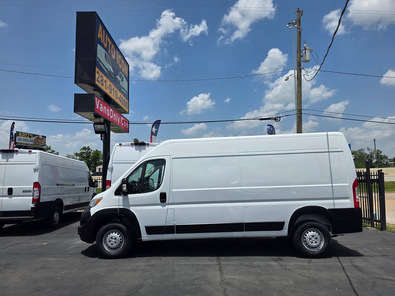 Used 2025 RAM ProMaster 2500 w/ Convenience Group FWD image 4