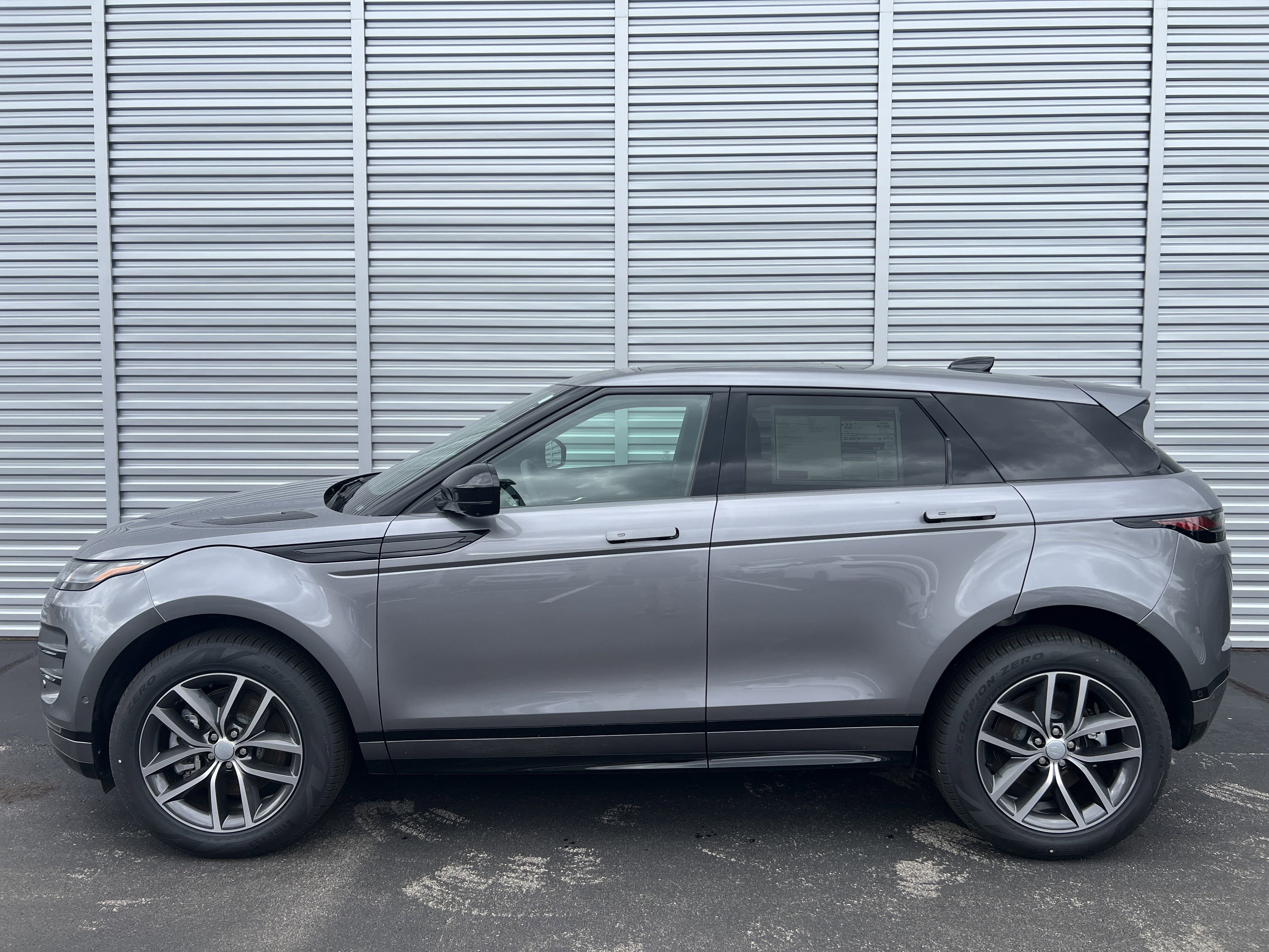 New 2026 Land Rover Range Rover Evoque Dynamic SE image 2