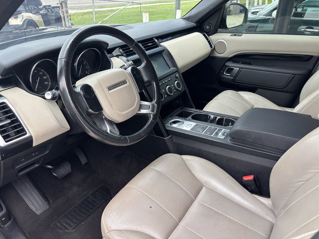 Used 2020 Land Rover Discovery SE AWD/4WD image 9