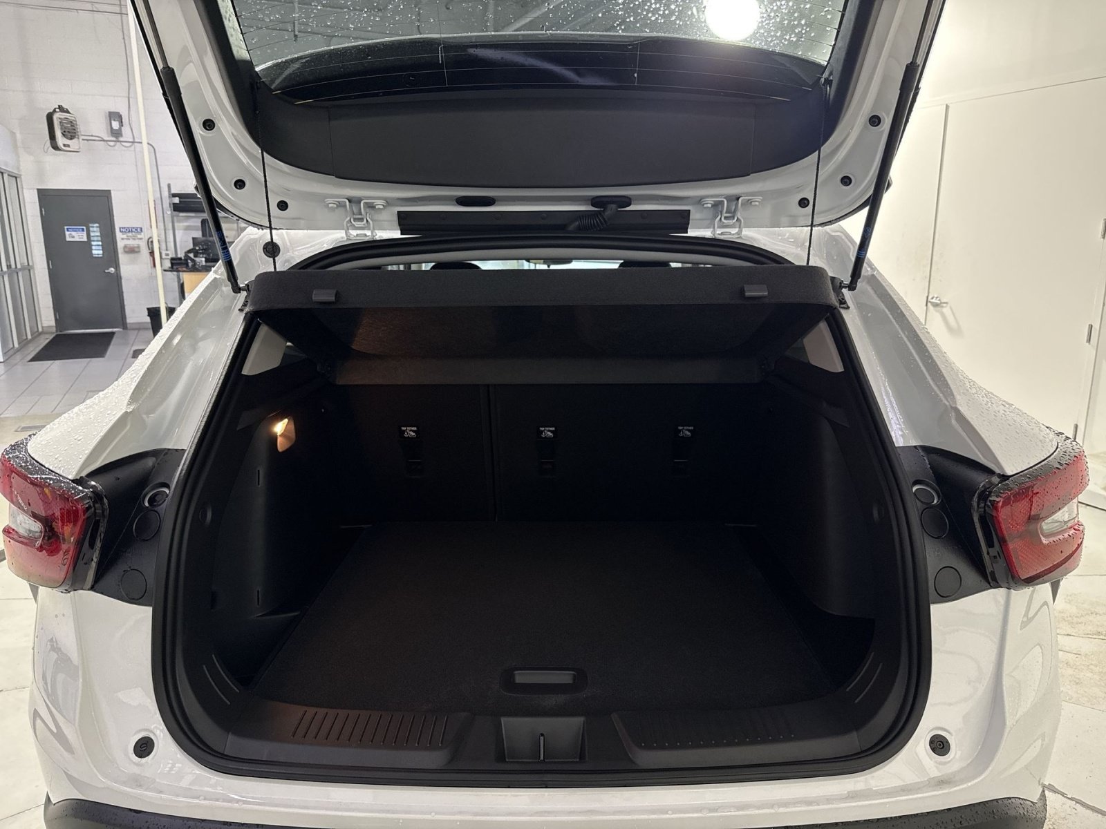 New 2026 Chevrolet Trax LT w/ Midnight Edition FWD image 26