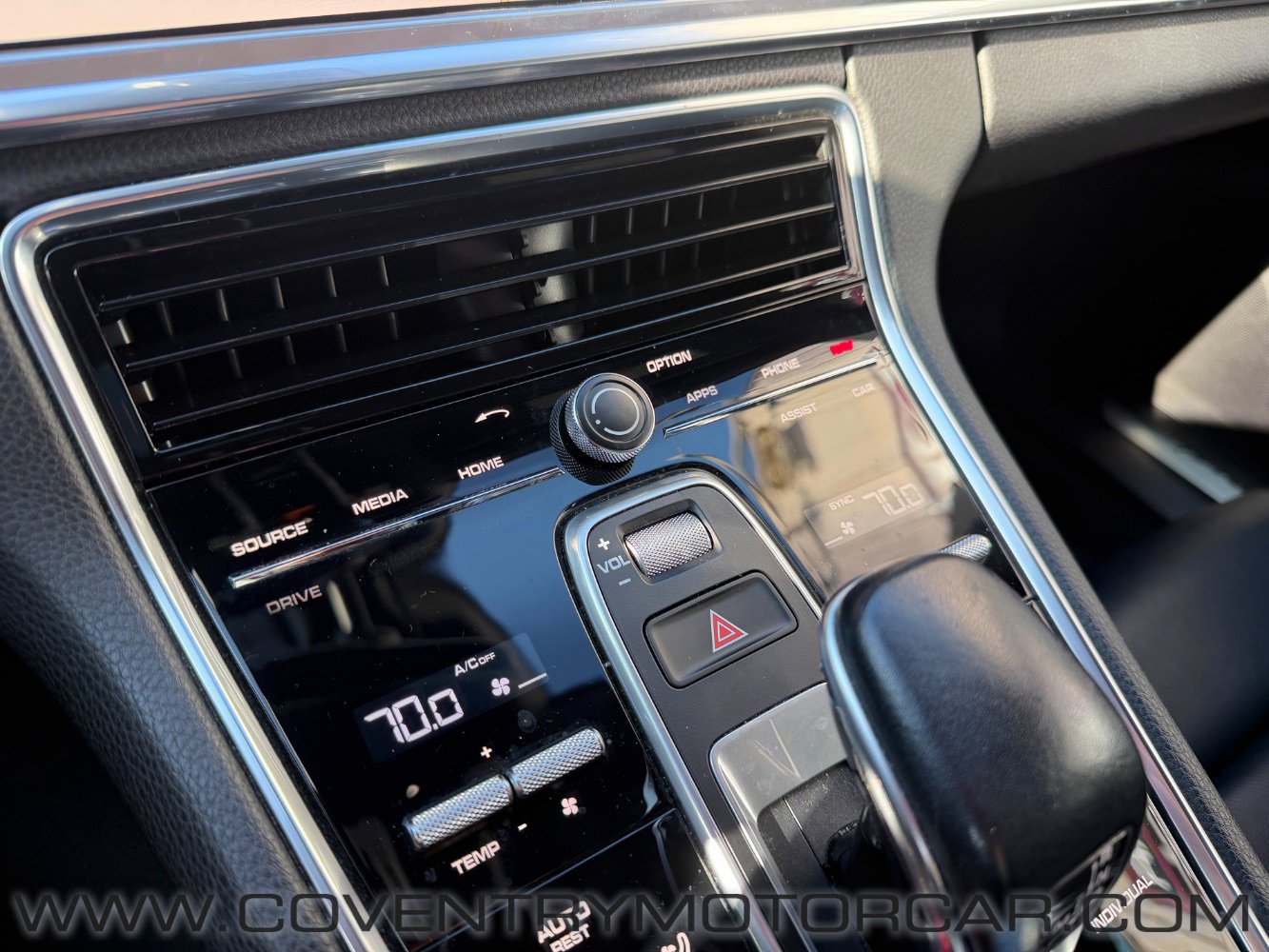 Used 2017 Porsche Panamera 4 image 32