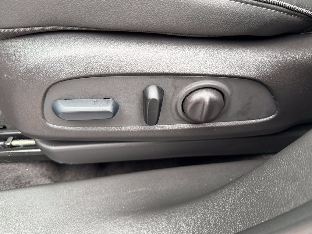 Used 2023 Buick Encore GX Select w/ Sport Touring Package FWD image 20