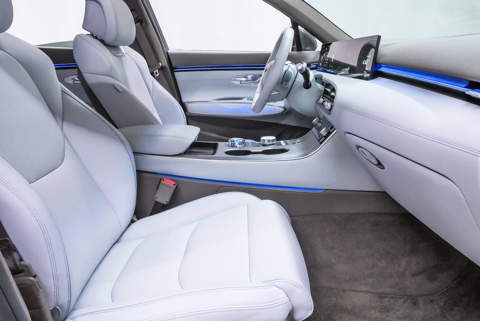 Certified 2026 Genesis GV70 2.5T Advanced AWD/4WD image 14