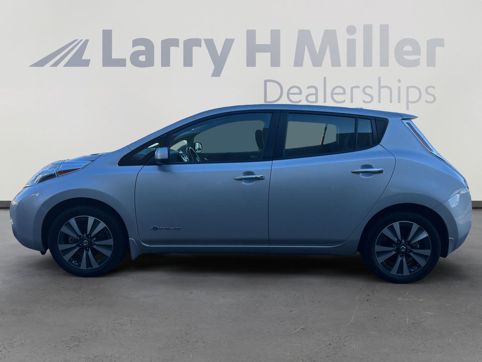Used 2016 Nissan Leaf SV image 3