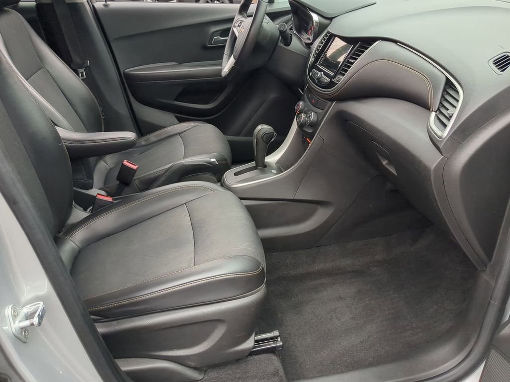 Used 2019 Chevrolet Trax LT w/ LT Convenience Package AWD/4WD image 26