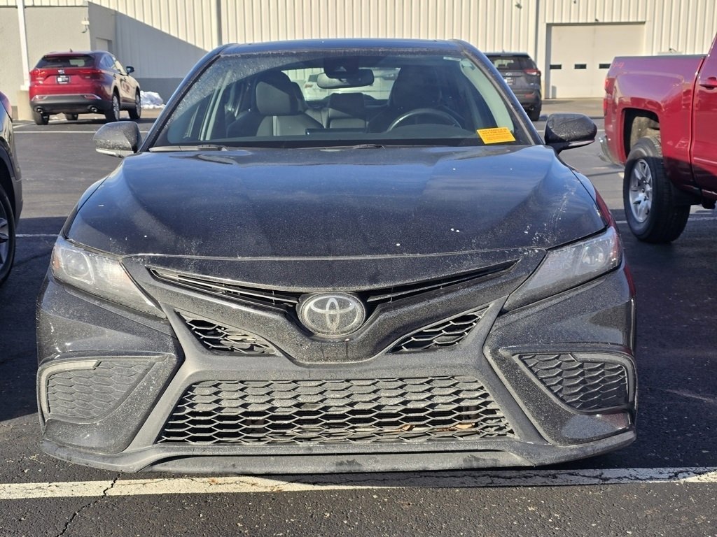 Used 2024 Toyota Camry SE image 2