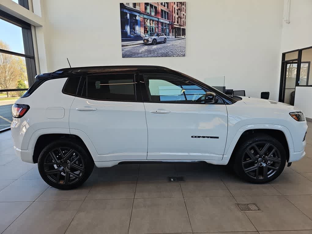 Used 2024 Jeep Compass Limited w/ High Altitude Package image 8