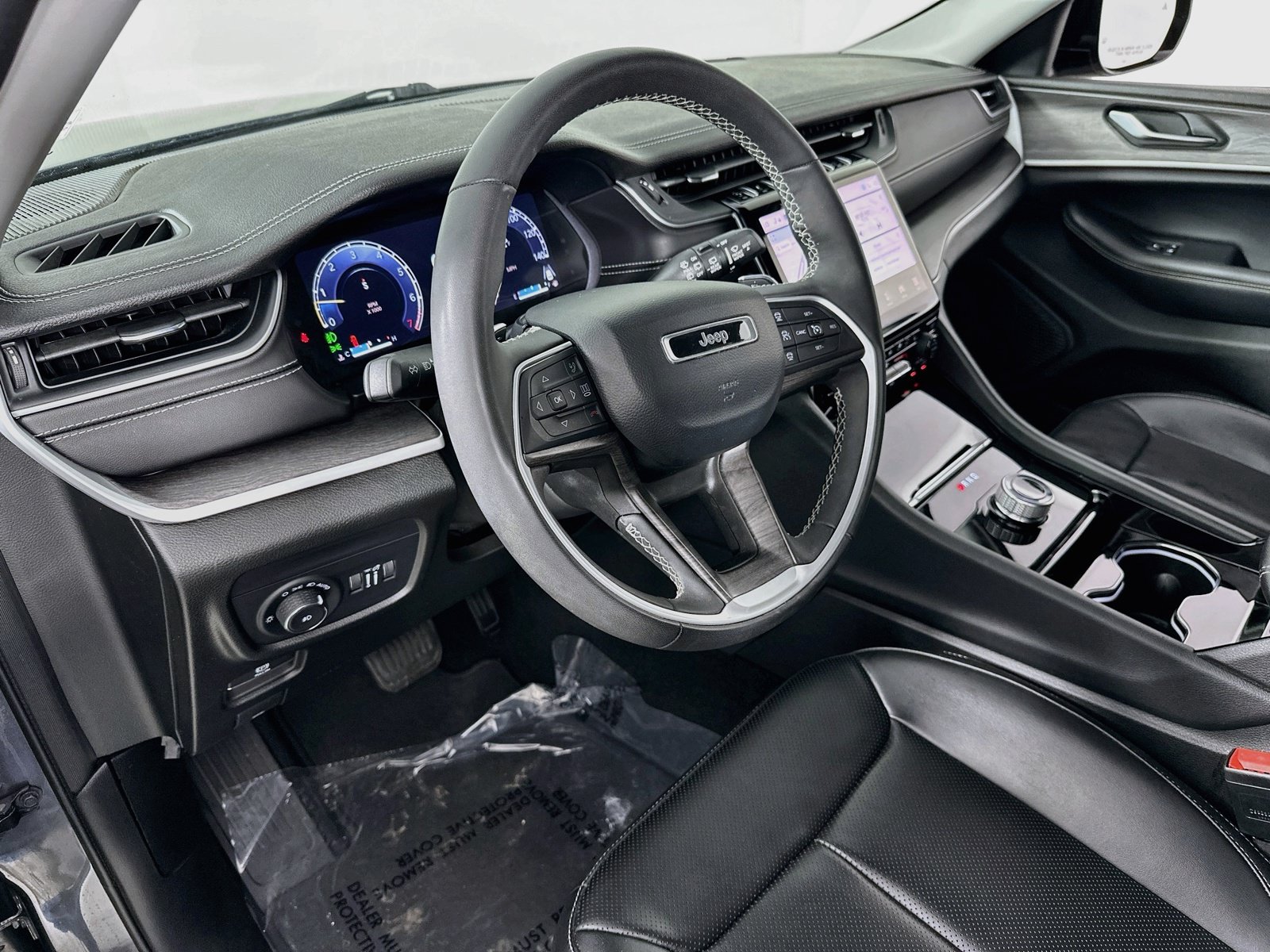 Used 2023 Jeep Grand Cherokee L Limited w/ Luxury Tech Group II RWD image 9