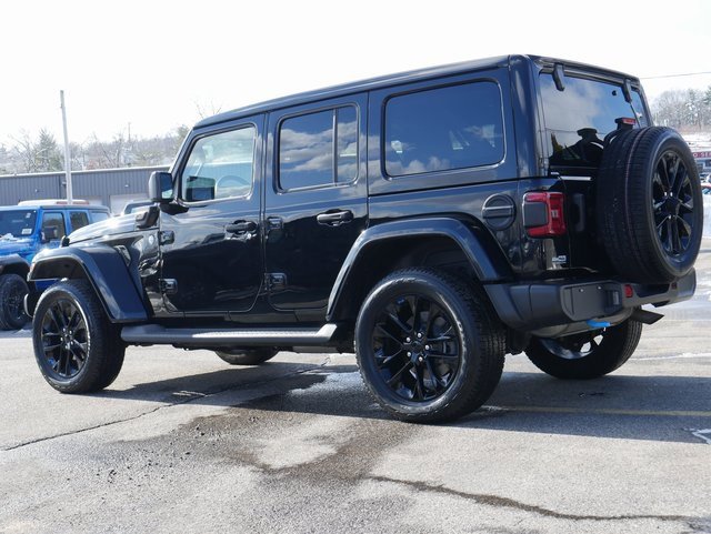 Used 2023 Jeep Wrangler Unlimited Sahara w/ Cold Weather Group image 4