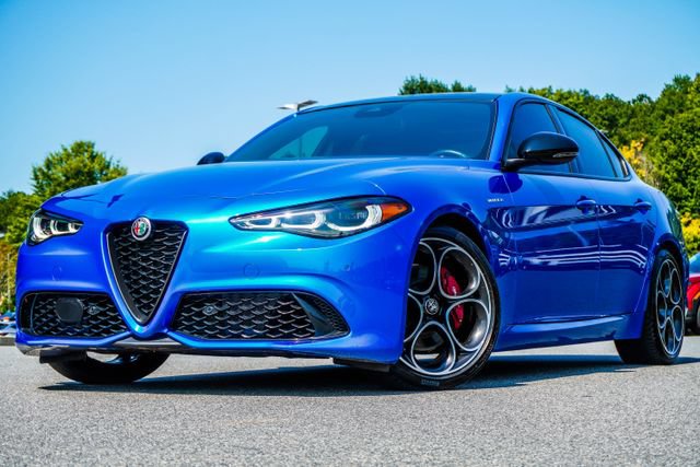 Used 2024 Alfa Romeo Giulia Veloce RWD image 1