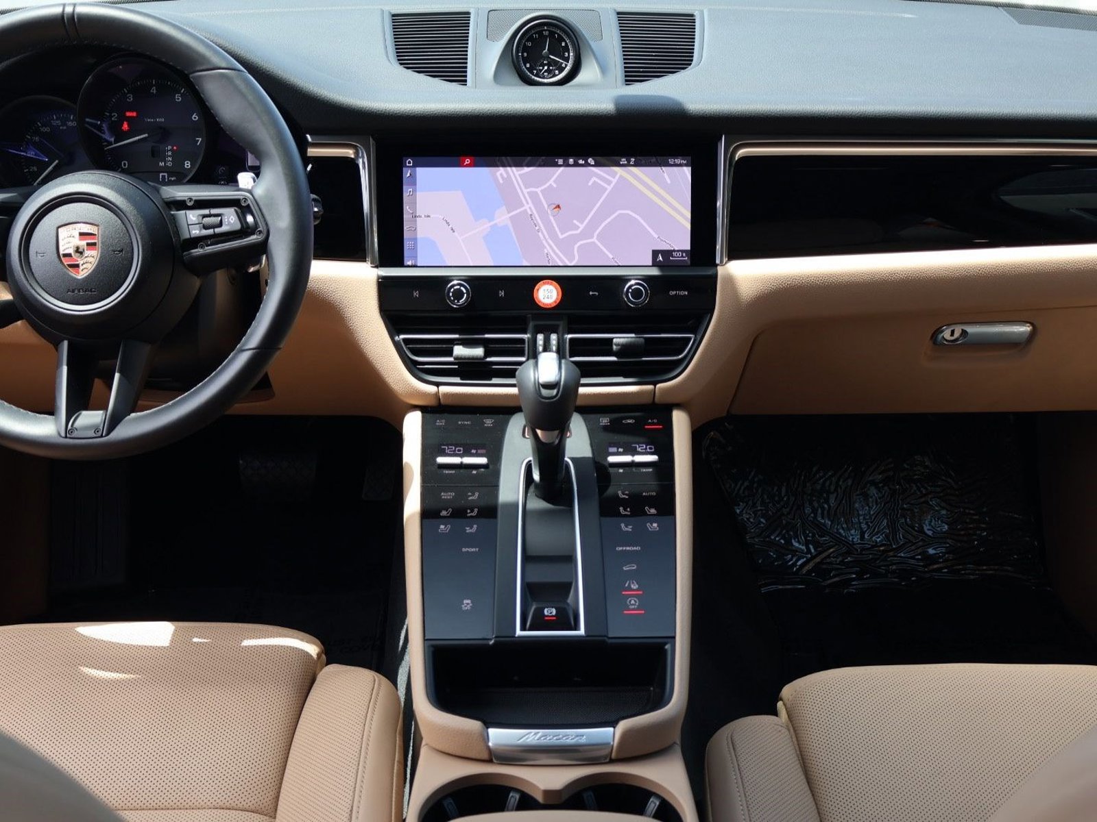 Certified 2025 Porsche Macan AWD/4WD image 20