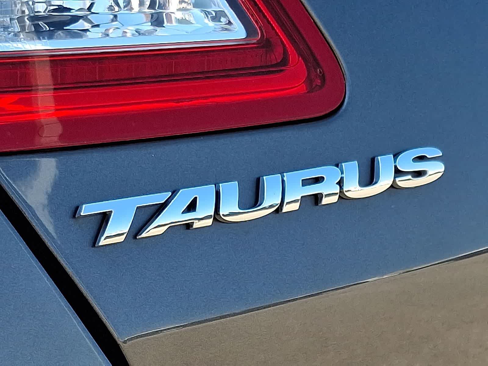 Used 2018 Ford Taurus SE FWD image 35