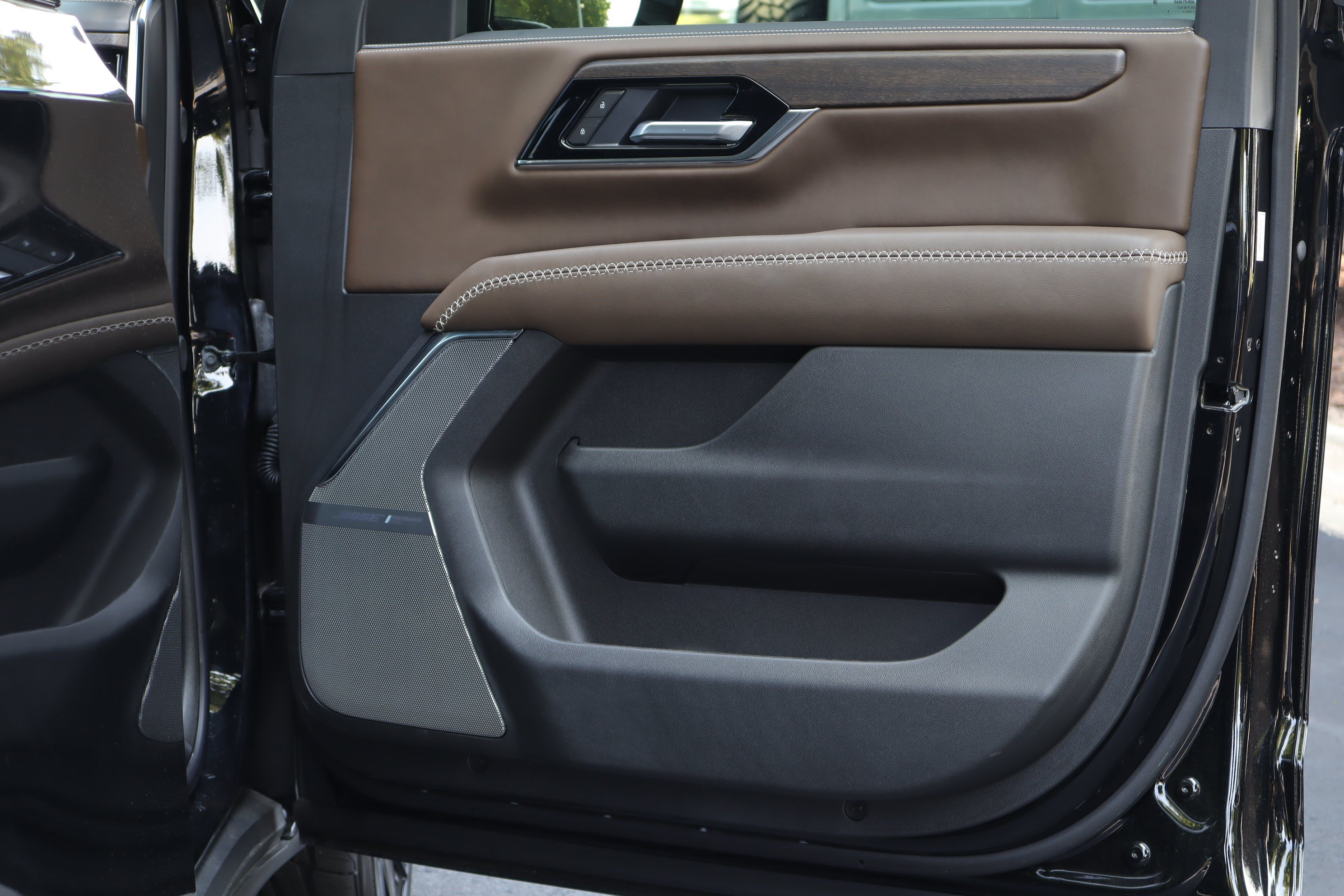Used 2026 GMC Yukon Denali Ultimate w/ LPO, Floor Liner Package AWD/4WD image 29