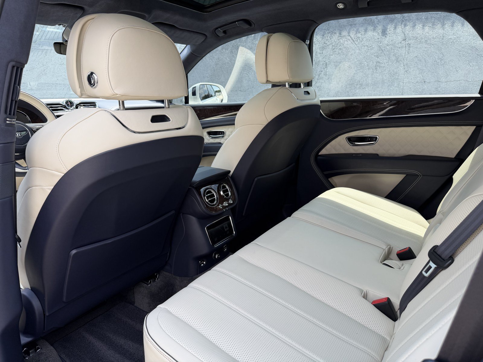Certified 2023 Bentley Bentayga AWD/4WD image 37