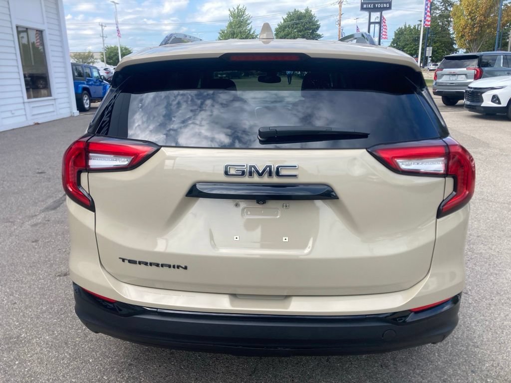 Certified 2023 GMC Terrain SLT w/ Elevation Edition FWD image 6