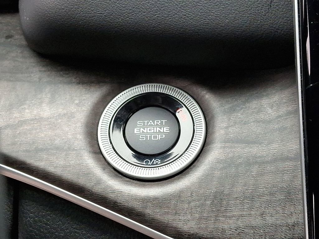 Used 2023 Jeep Grand Cherokee Limited w/ Luxury Tech Group II image 25