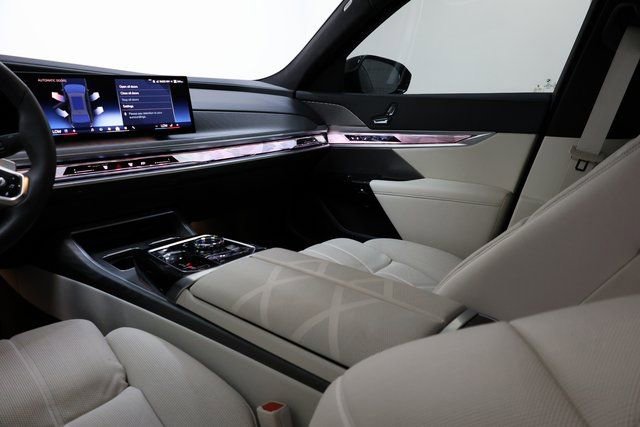 Used 2024 BMW 760i xDrive w/ Executive Package image 85