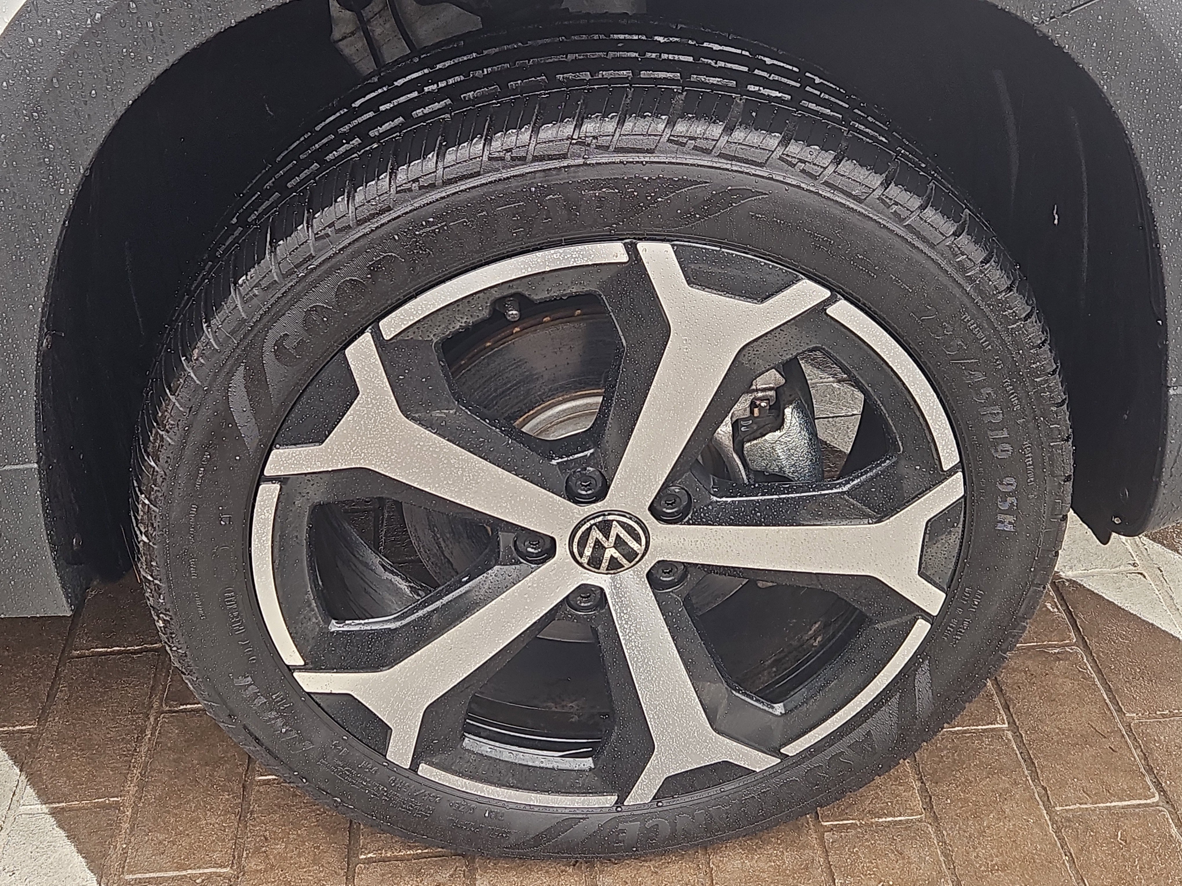 Used 2025 Volkswagen Taos SEL image 31