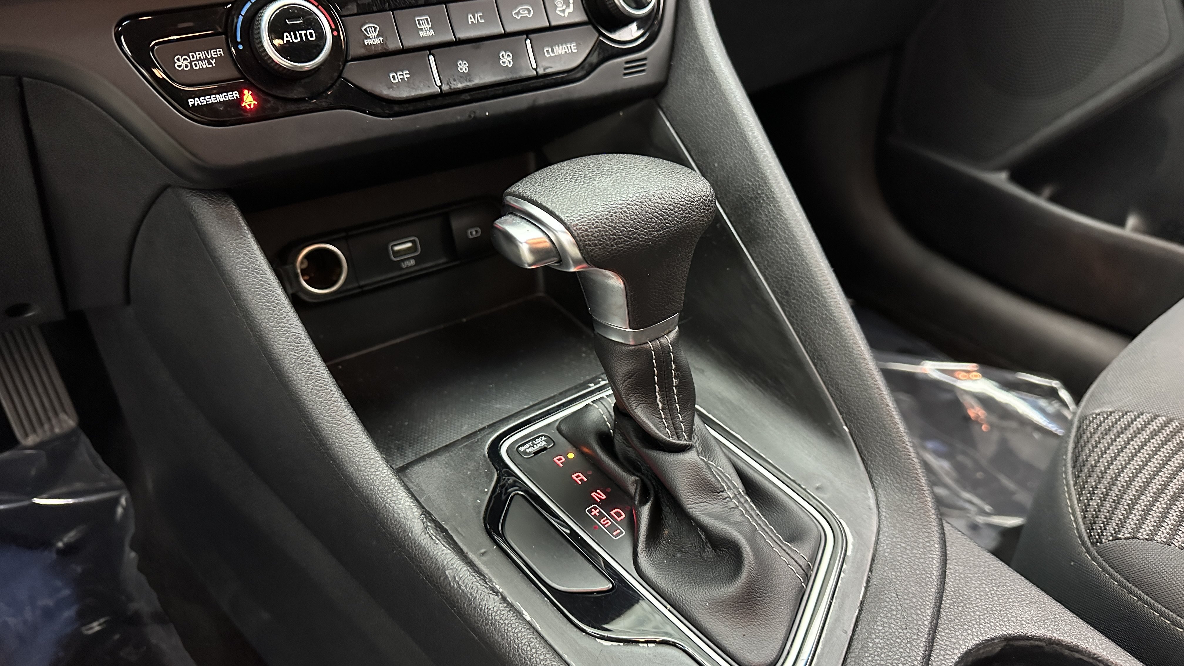 Used 2020 Kia Niro LX FWD image 15