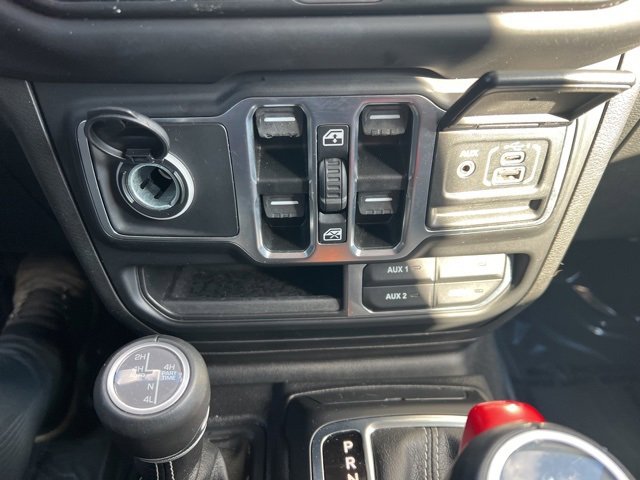 Used 2023 Jeep Wrangler Unlimited Sahara image 32