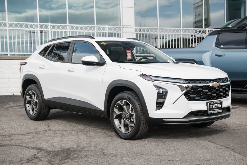 New 2026 Chevrolet Trax LT w/ Driver Confidence Package FWD image 2
