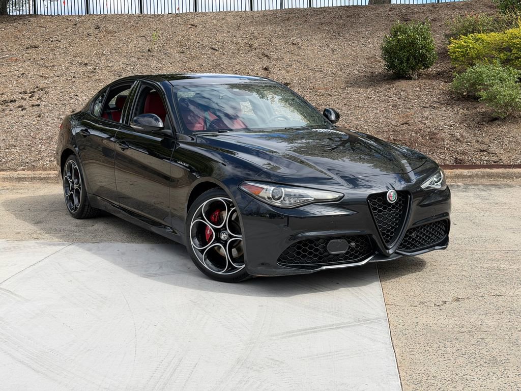 Used 2022 Alfa Romeo Giulia Veloce image 1