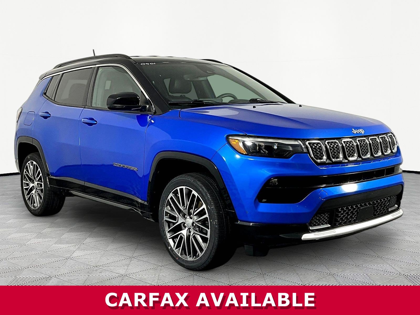 Used 2023 Jeep Compass Limited w/ Elite Group AWD/4WD image 3