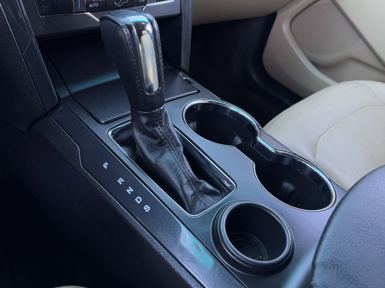 Used 2016 Ford Explorer XLT w/ Equipment Group 202A image 18