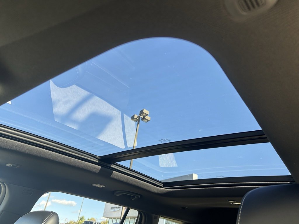 New 2025 Jeep Grand Cherokee L Limited image 27