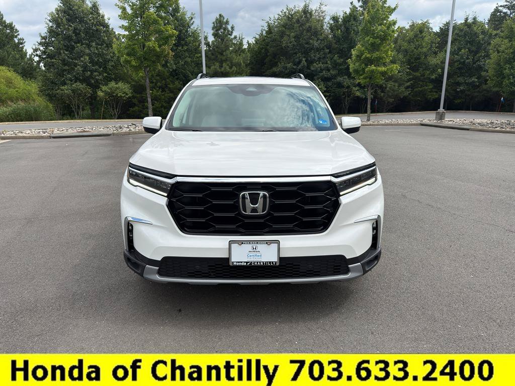 Certified 2025 Honda Pilot Touring image 2