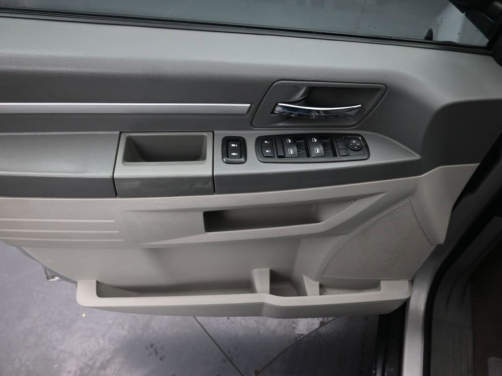 Used 2010 Dodge Grand Caravan SE w/ Climate Group FWD image 18