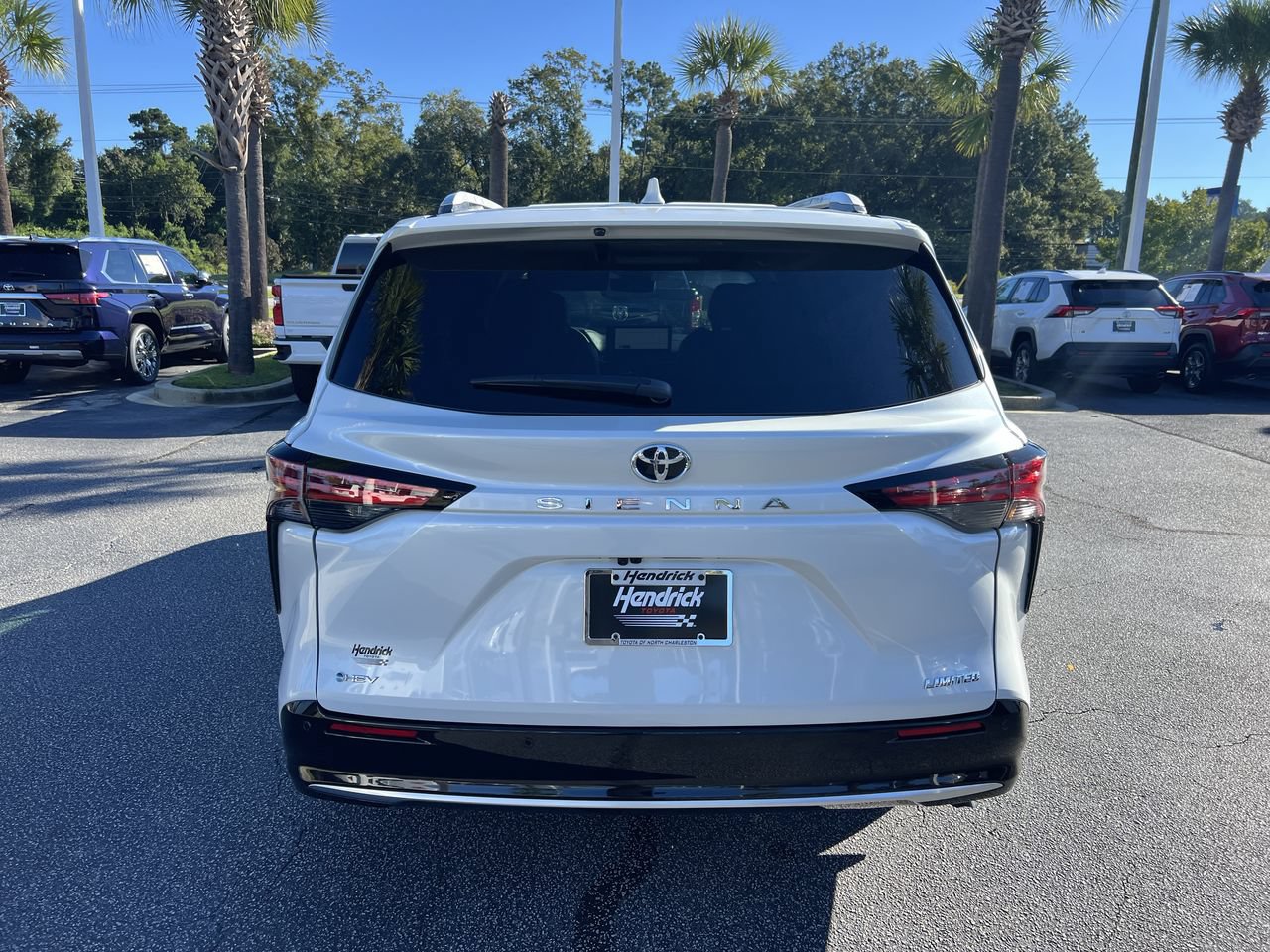 Used 2026 Toyota Sienna Limited FWD image 9