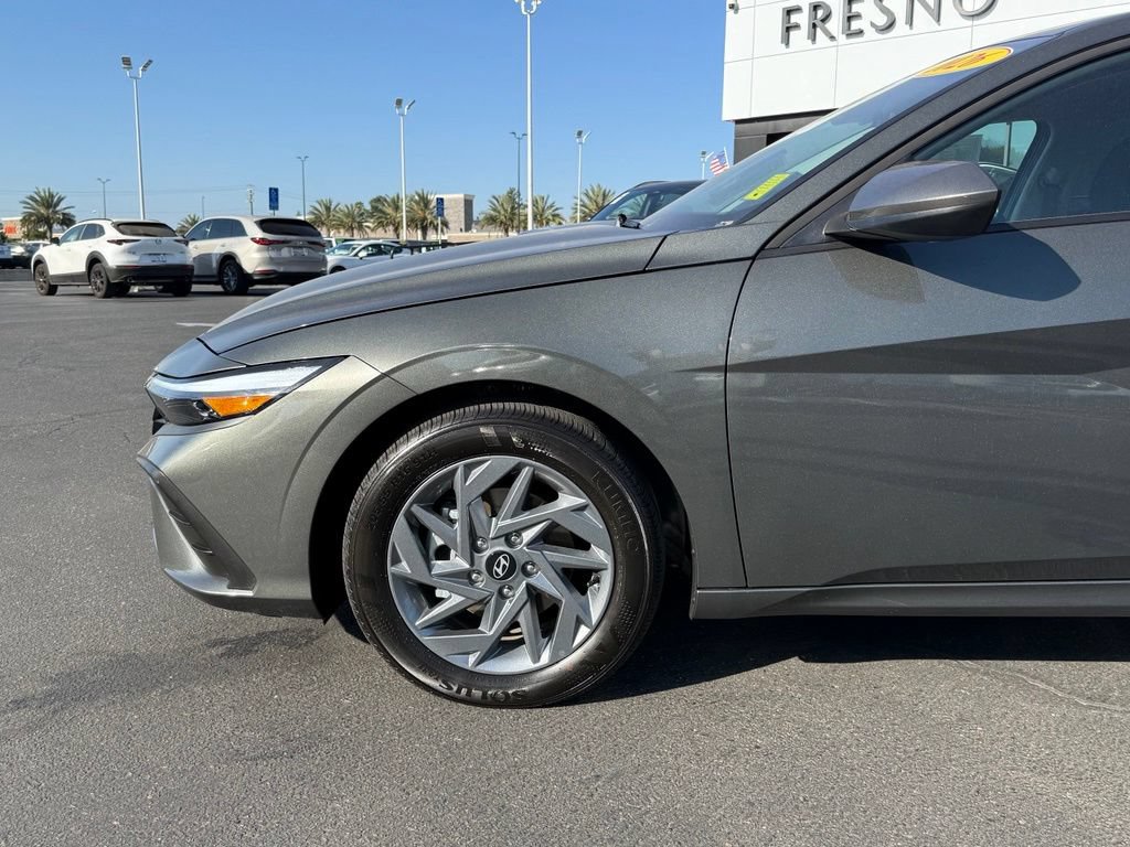 Used 2026 Hyundai Elantra Hybrid FWD image 6