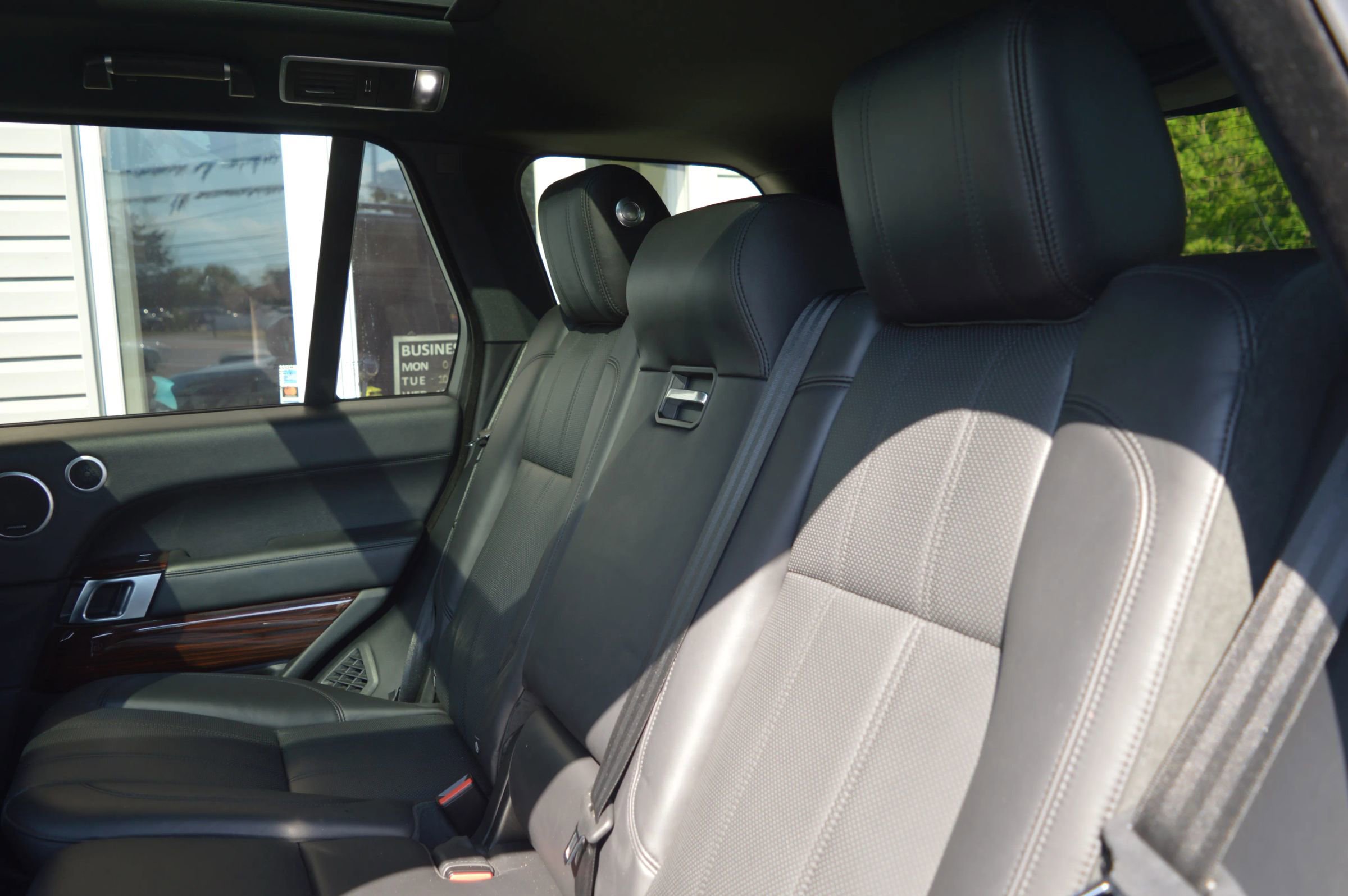 Used 2015 Land Rover Range Rover Supercharged AWD/4WD image 15