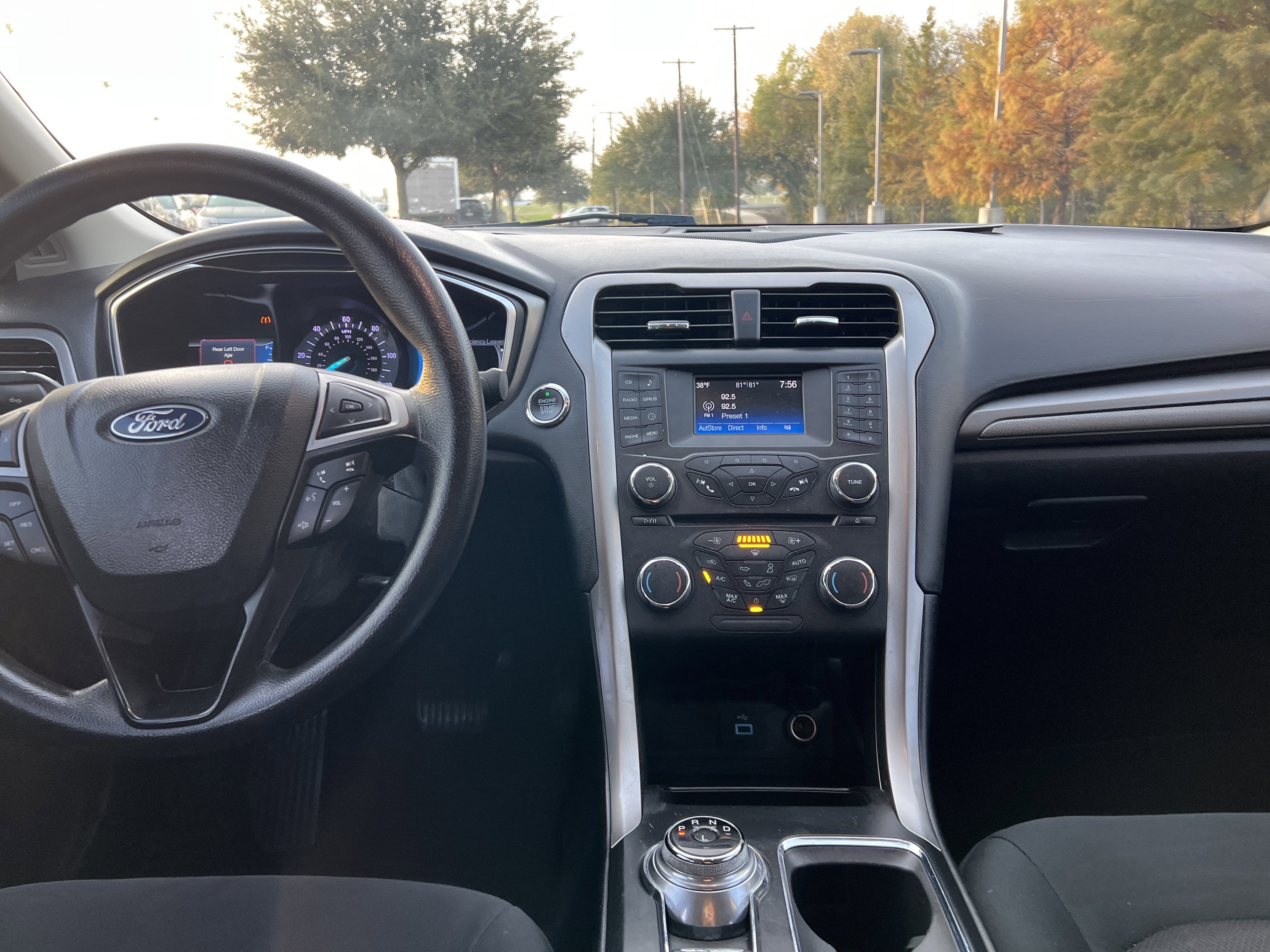 Used 2018 Ford Fusion SE image 27